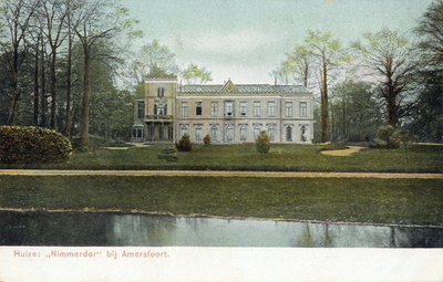 13030 Gezicht op de voorgevel van het landhuis Nimmerdor met omringend park (Arnhemseweg 213) te Amersfoort.N.B. In ...